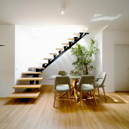Cityview Penthouse With Private Veranda 公寓 *
