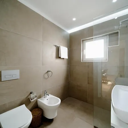 Cityview Penthouse With Private Veranda 公寓 *