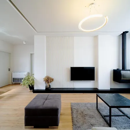 Cityview Penthouse With Private Veranda * טיראנה