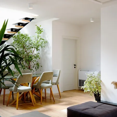 Cityview Penthouse With Private Veranda * 地拉那