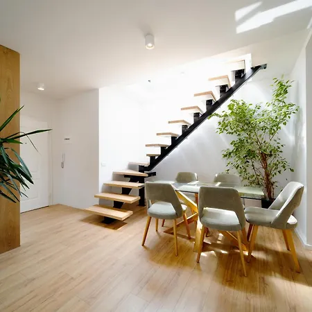 Cityview Penthouse With Private Veranda 公寓 地拉那