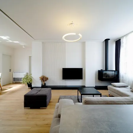 Cityview Penthouse With Private Veranda דירה