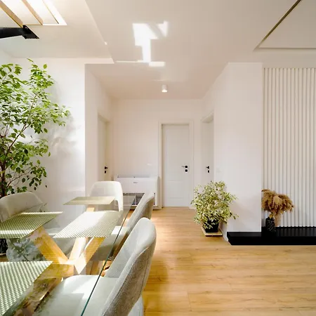 Cityview Penthouse With Private Veranda Apartman *