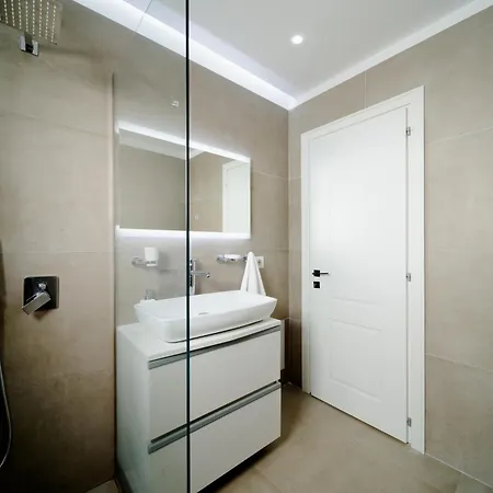 Cityview Penthouse With Private Veranda Apartman *
